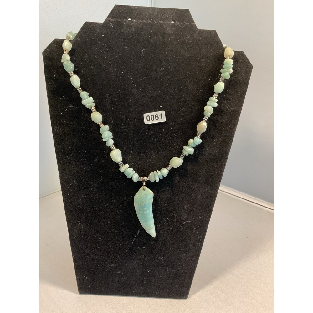 Handmade Jewelry Beaded Choker Necklace with Claw Pendant for Women